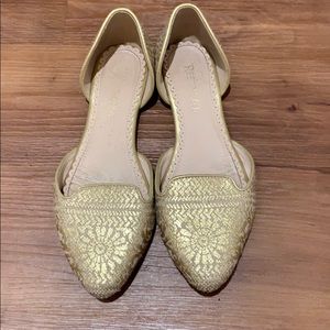 Resticted golden flats size 8